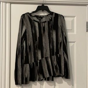 Peplum top size medium by simply Vera NWOT